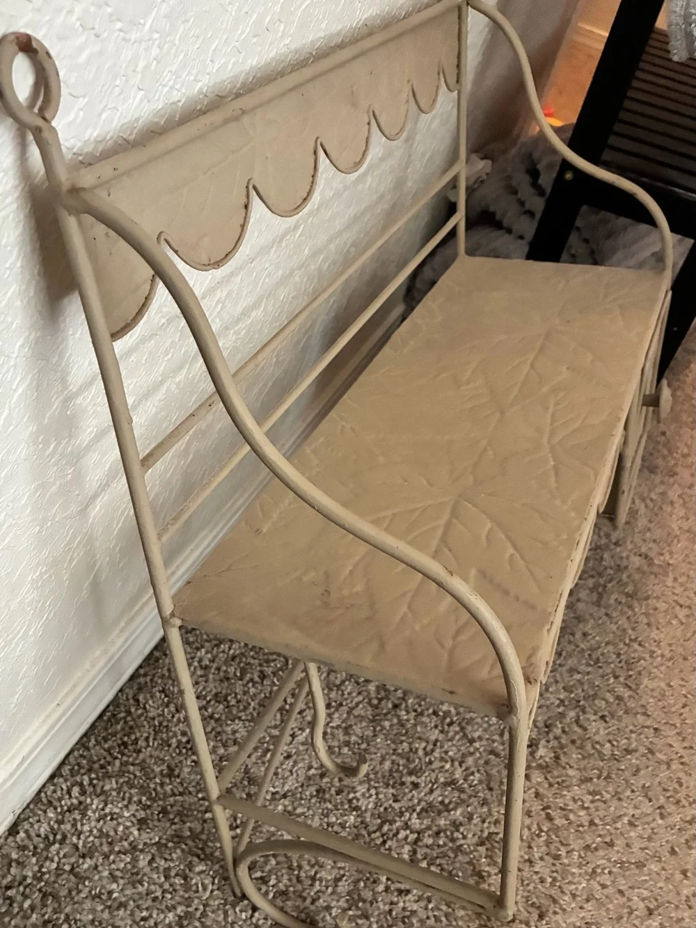 Neutral Beige Scalloped Leaf-Embossed Wall Shelf - Home Wall Decor